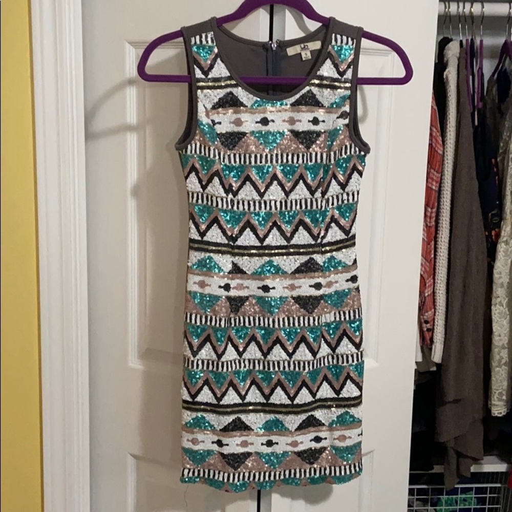 Gorgeous Sequin Sleeveless Aztec Dress